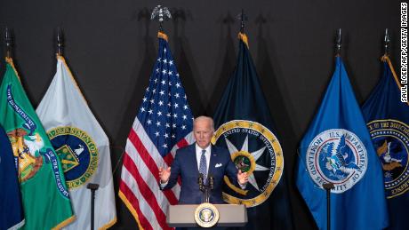 The science didn't change, the virus did, Fauci says as CDC
updates mask guidance 1