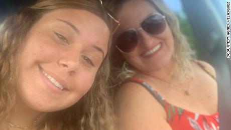 This Florida mother has been living in her teen daughter's
ICU room for days, praying she survives Covid-19 1