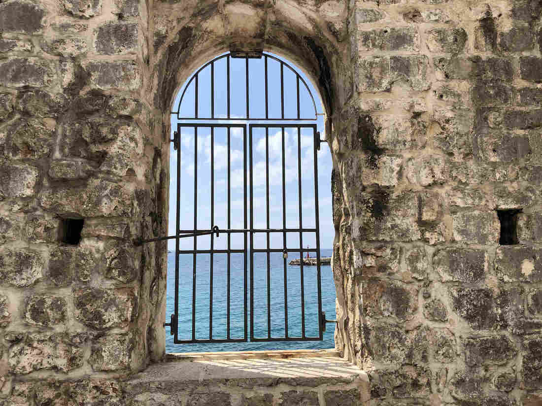 How A Medieval City Dealing With The Black Death Invented
Quarantine 1