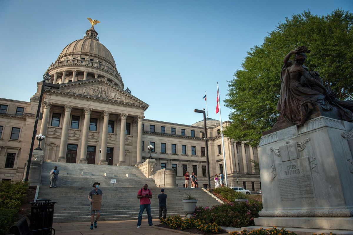 Mississippi is only state with no openly LGBTQ elected
officials: report 1