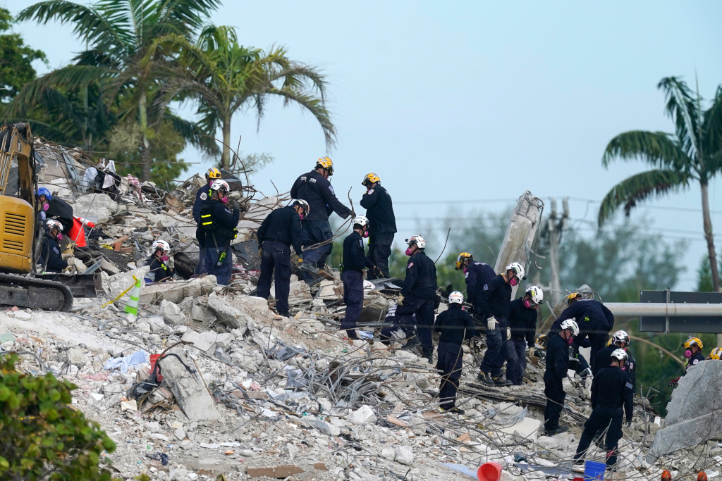 Condo demolition opens up fresh rubble in collapse
search 1