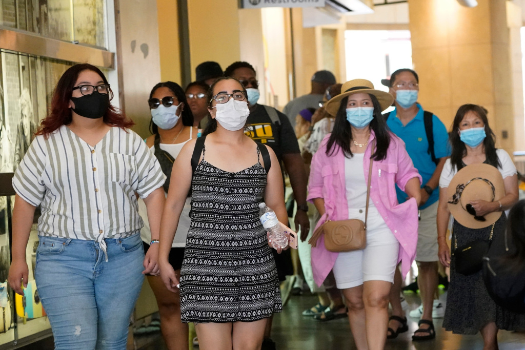 With virus cases rising, mask mandate back on in Los
Angeles 1