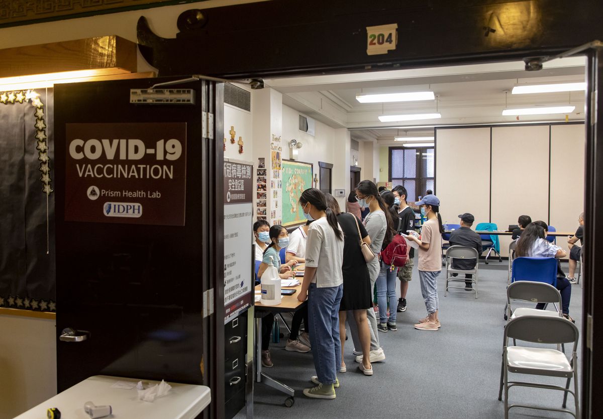 518 Illinois residents have been hospitalized with COVID-19
despite being fully vaccinated. Most had underlying conditions,
state data shows. 1