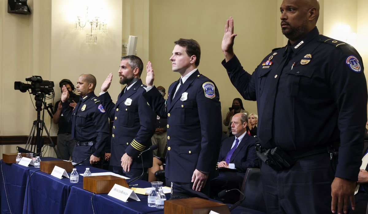 Jan. 6 hearing opens as police detail violence,
injuries 1