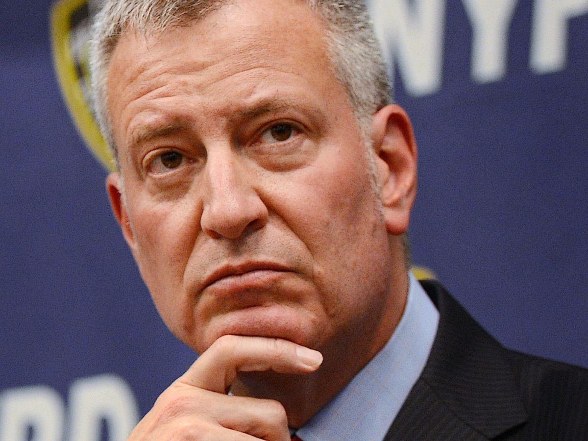 De Blasio rejects calls for reinstating NYC mask mandate
despite COVID infection surge 1 De Blasio rejects calls for reinstating NYC mask mandate
despite COVID infection surge 1