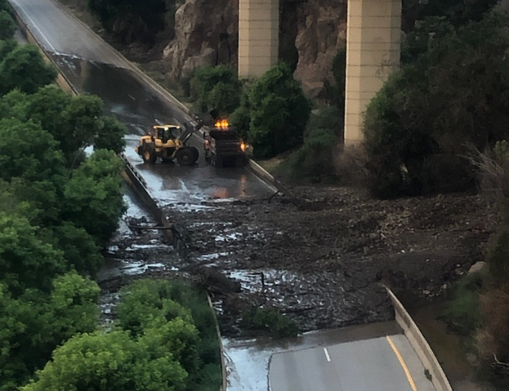 Interstate 70 westbound reopens after mudslides; eastbound
lanes remain closed 1