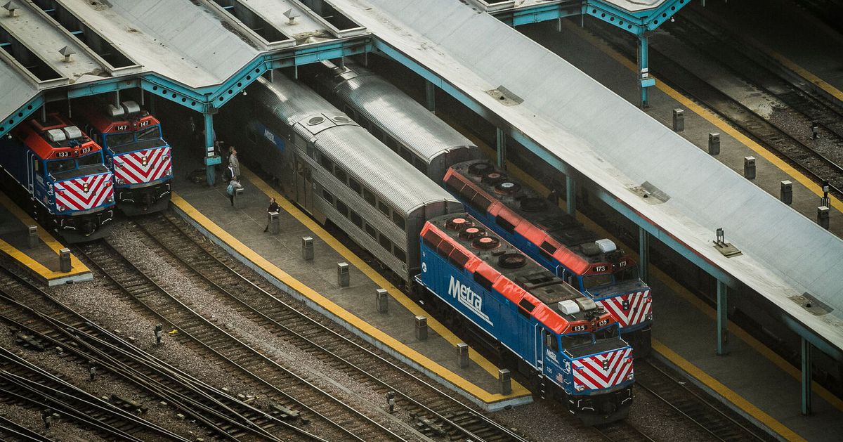 Metra expanding rush-hour service on 7 lines, hoping to
attract riders returning to the office 1