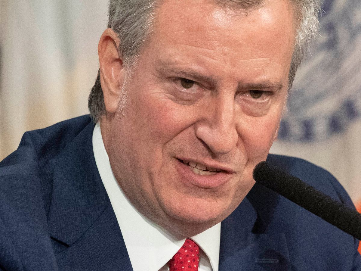 De Blasio promises new mask rules for NYC coming Monday —
nearly a week after CDC update 1 De Blasio promises new mask rules for NYC coming Monday —
nearly a week after CDC update 1