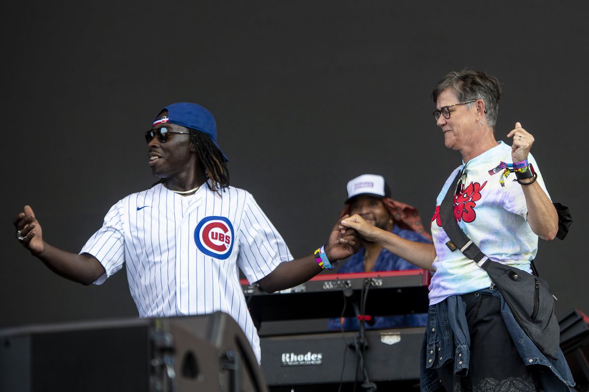 Lightfoot takes Lollapalooza stage: ‘Thank you for masking
up and vaxing up’ 1