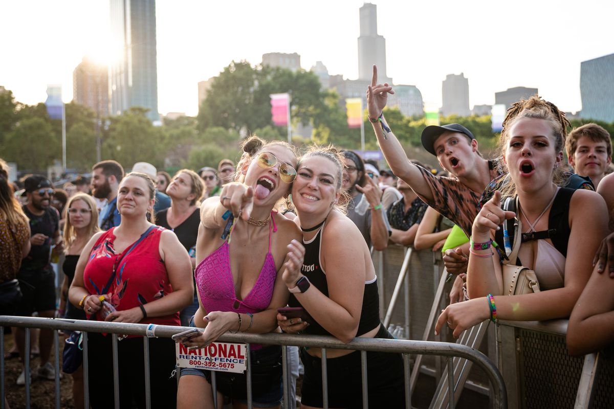 Lollapalunacy? Experts split on whether jammed music fest is
‘bad idea’ or ‘basically OK’ as COVID-19 cases
quadruple  1