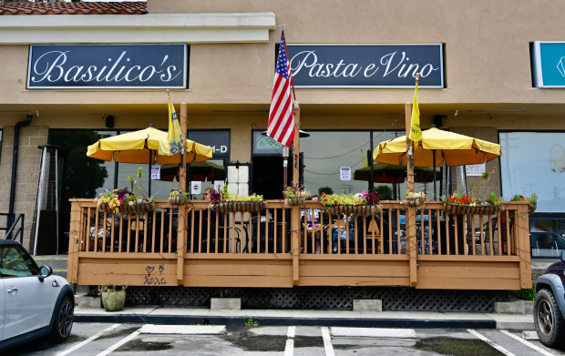 Anti-mask Huntington Beach restaurant says it will only
serve unvaccinated diners 1