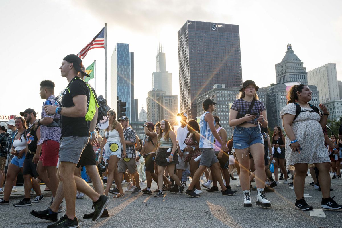 Lollapalooza 2021, Day 2: Friday brings a new focus on
masks, though most concertgoers are just there to enjoy the
show 1 Lollapalooza 2021, Day 2: Friday brings a new focus on
masks, though most concertgoers are just there to enjoy the
show 1