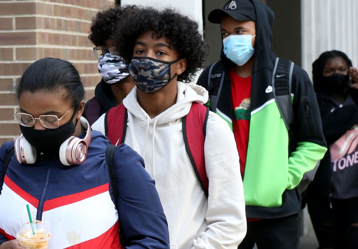 Will CPS require masks this fall? With conflicting guidance,
and just weeks before schools reopen, there’s still no
answer. 1