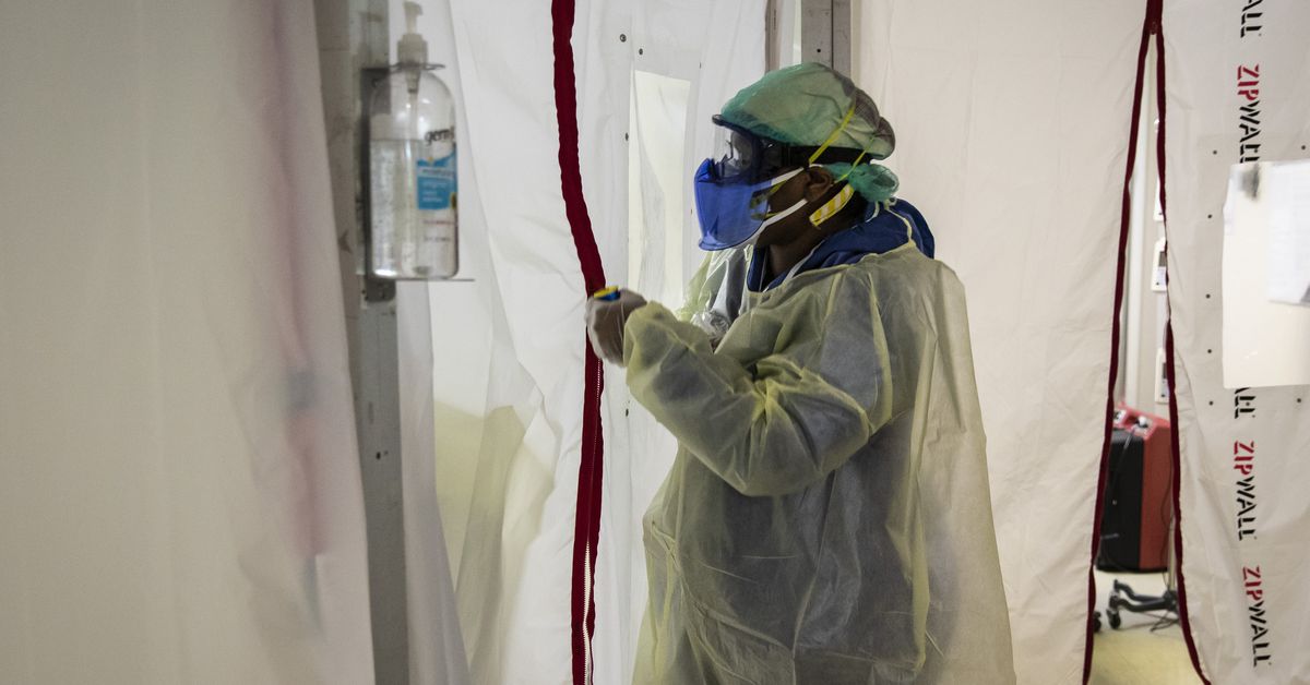 Illinois COVID-19 hospitalizations jump 35% in a week,
Chicago embraces indoor masking guidelines: ‘This isn’t
forever’ 1