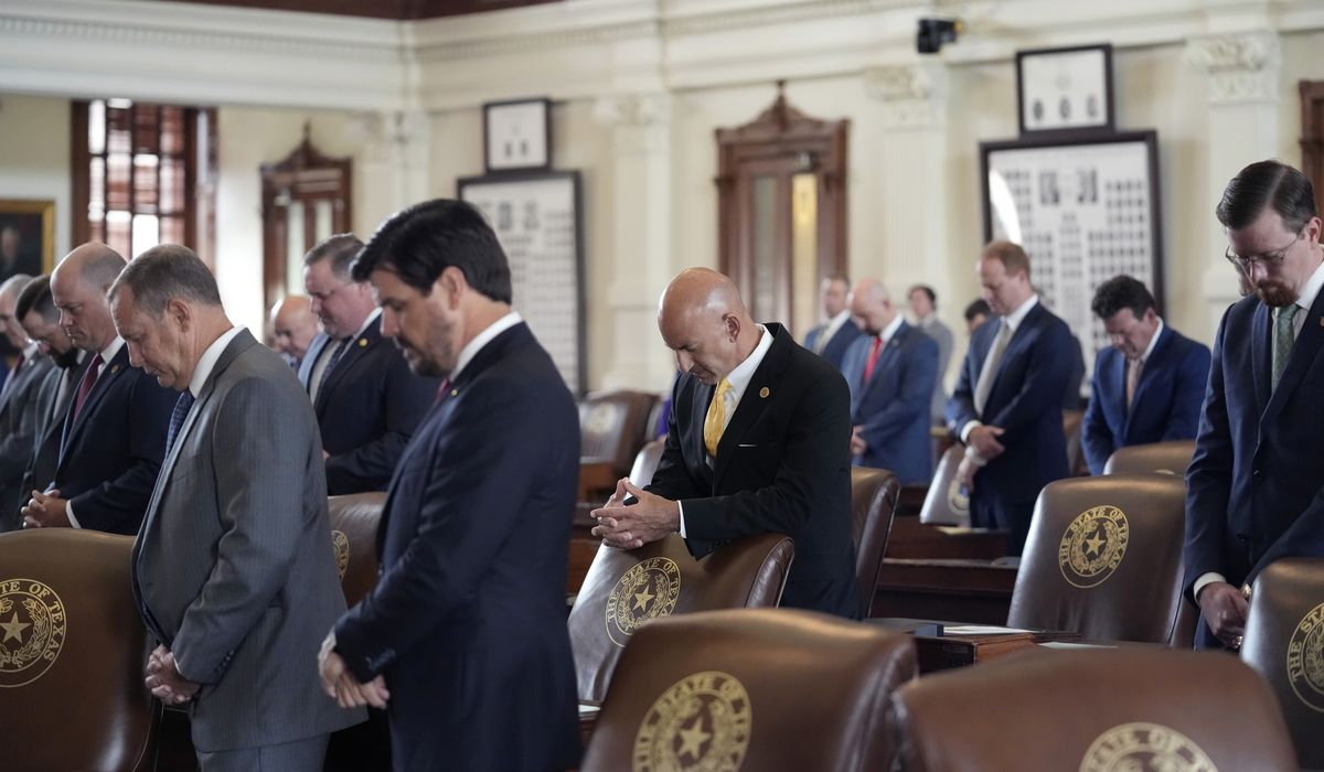 Texas justice of the peace can open sessions with chaplains
praying, Fifth Circuit says 1