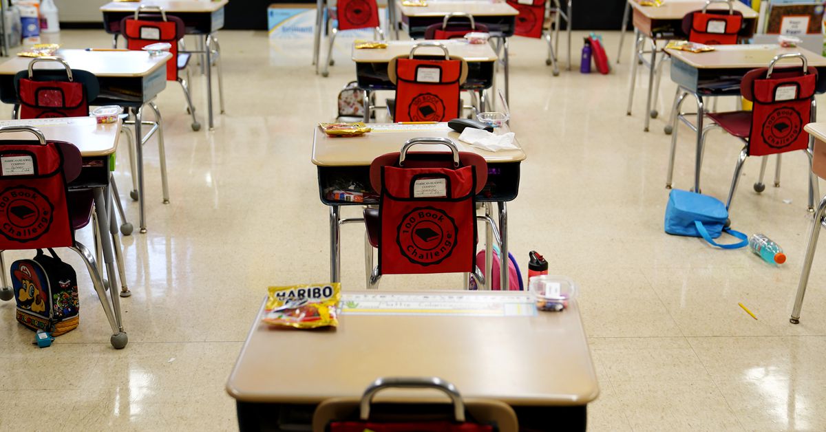 Vaccinated teachers and students don’t need masks:
CDC 1