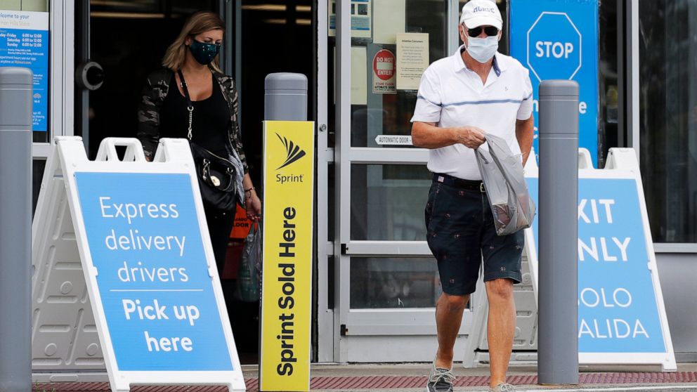 Walmart mandates masks for all workers in some areas 1