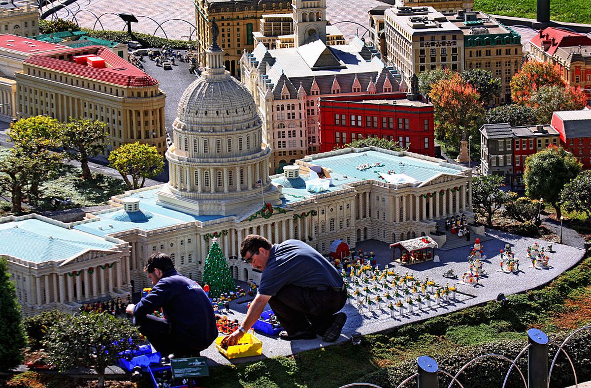 Capitol rioter had full U.S. Capitol Lego set and plans to
form a militia, feds say 1 Capitol rioter had full U.S. Capitol Lego set and plans to
form a militia, feds say 1
