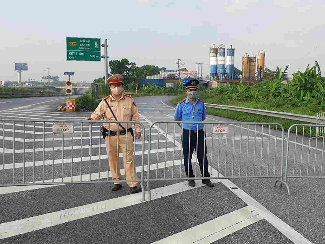 Vietnam Locks Down Hanoi For 15 Days As COVID-19 Cases
Rise 1