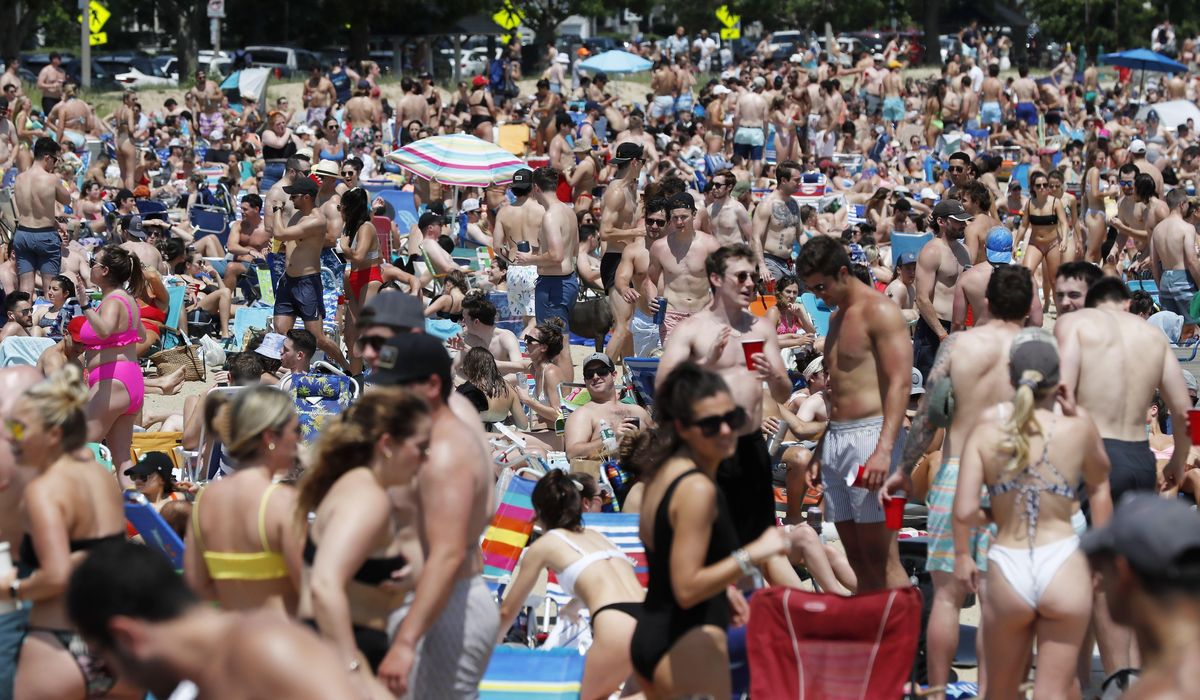 Vaccinated people make up 74% of COVID-19 cases linked to
big events in Massachusetts town 1