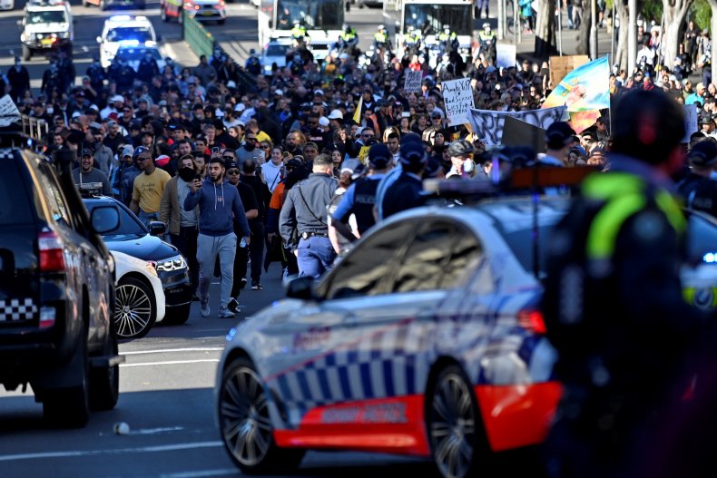 Australian Police Searching for Thousands of Anti-Lockdown
Protesters: 'Very Selfish Boofheads' 1