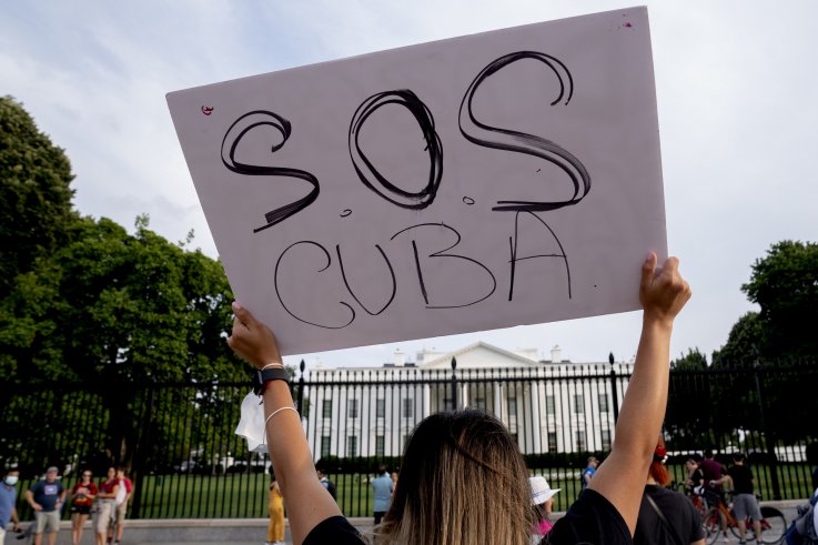 Protesters Clash in Front of White House Over Cuba Crisis,
Demand Biden Increase Pressure 1