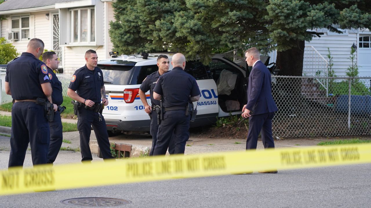 Two Nassau police officers hurt in Freeport crash 1