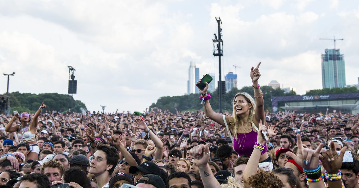 Attending Lollapalooza? You’ll need a vaccination card or a
negative COVID-19 test to get in 1
