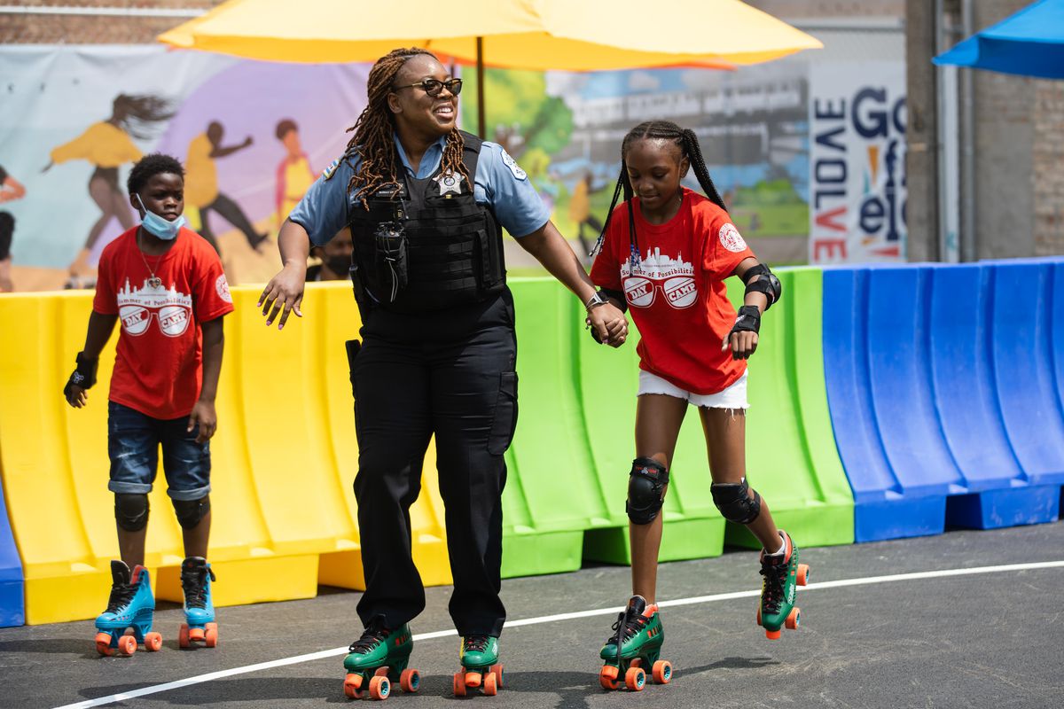 West Garfield Park’s new outdoor roller rink draws steady
crowd on opening day 1