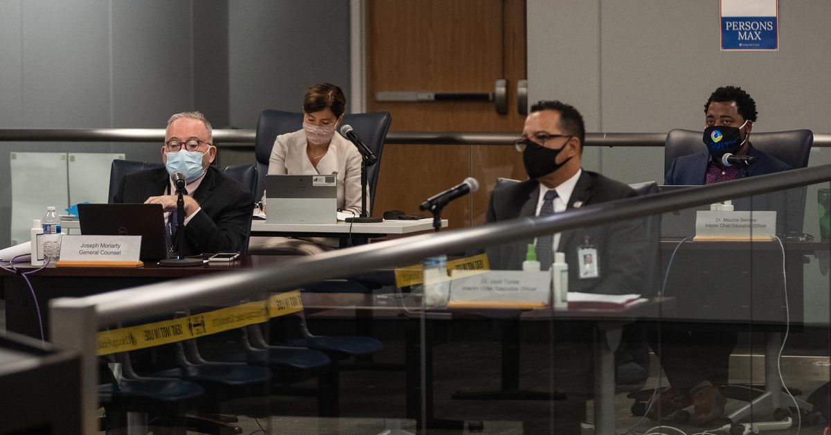 CPS defends keeping Aramark to clean schools despite history
of problems 1