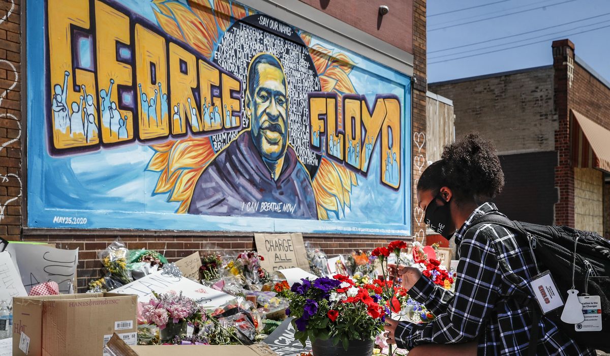 George Floyd mural in Toledo, Ohio, destroyed by lightning
strike, witnesses say 1