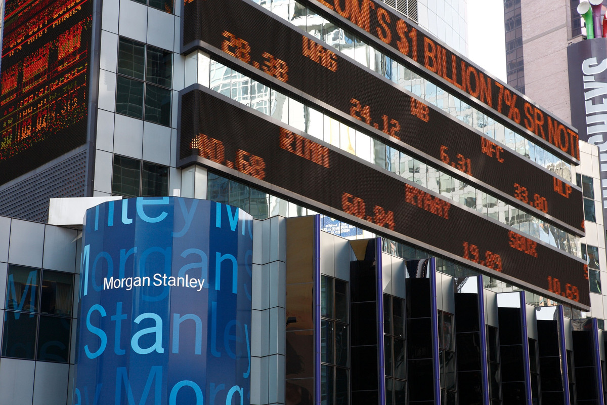 Morgan Stanley to white-shoe law firms: get back to the
office 1
