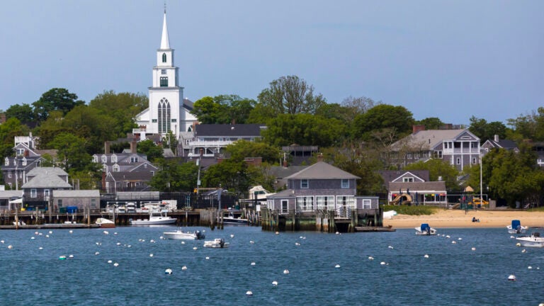 A Nantucket shop closed temporarily for a mental health
break. Staff said a ‘boiling point’ was reached with customers over
masks. 1