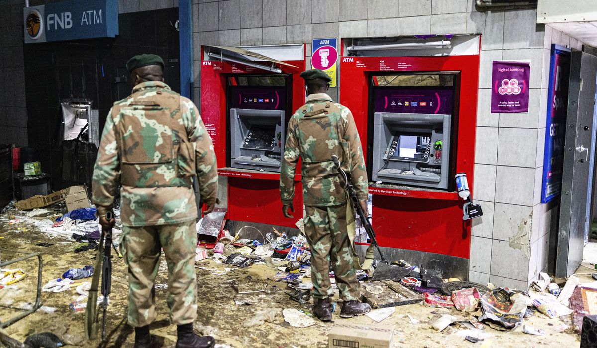 Rioting, looting continues in South Africa; deaths up to
32 1 Rioting, looting continues in South Africa; deaths up to
32 1