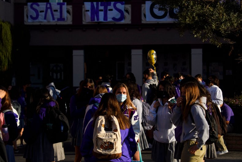 Vaccinated Teachers, Students Can Go Without Masks in School
This Fall: CDC 1