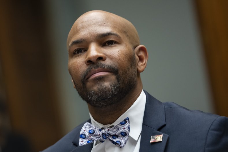 Trump Surgeon General Says Honor System With Masks 'Failed,'
Backs Universal Mask Wearing 1