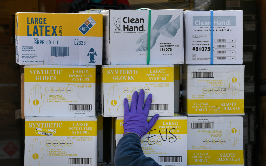 Colorado’s COVID-19 hospitalizations up slightly, but
numbers show mixed picture 1