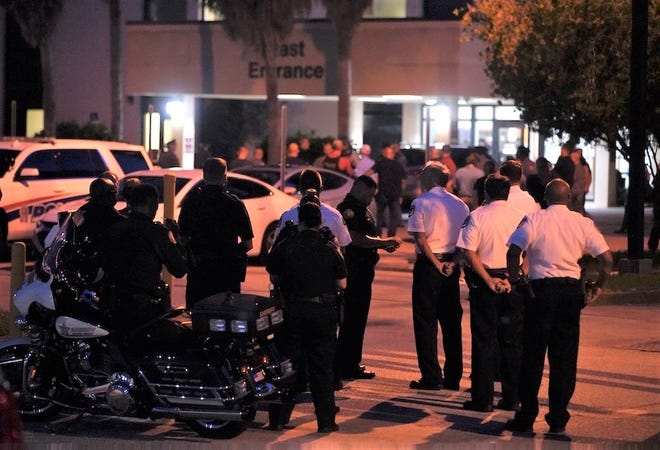 Florida police officer dies after being shot in the head
while on patrol 1