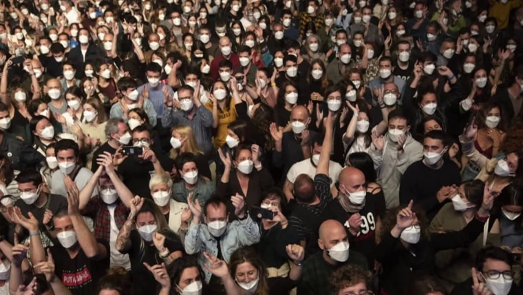 It's time to start masking and testing — even if you're
vaccinated, experts say 1