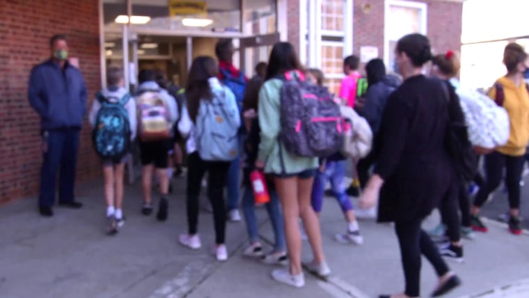 Contract tracing not required in Texas public schools,
officials say 1