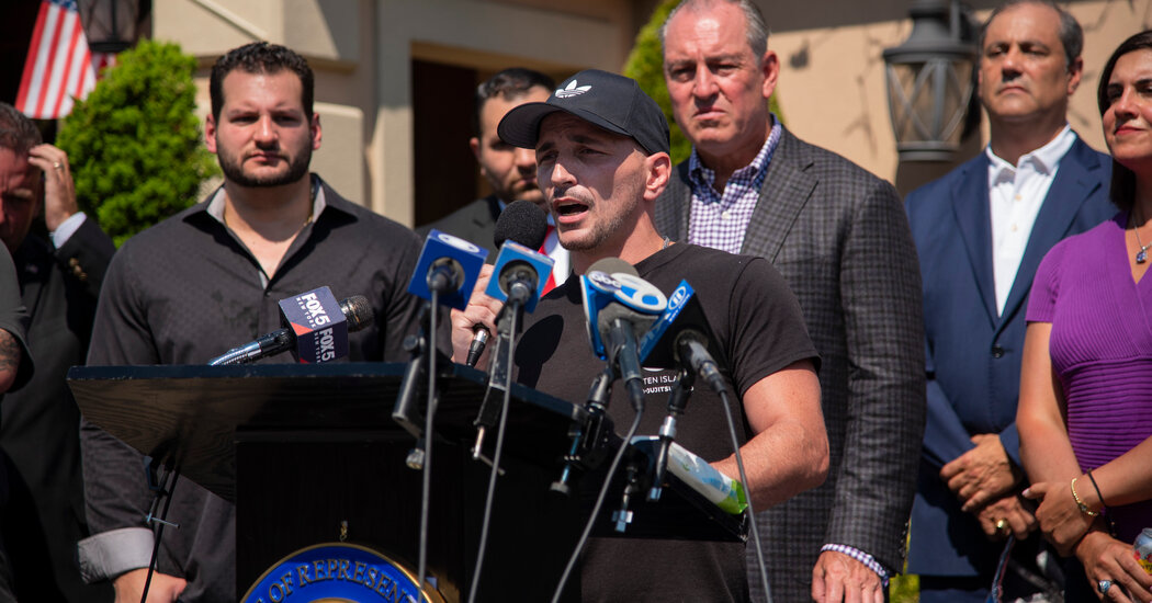 Restaurants Sue to Stop NYC Covid-19 Vaccine Mandate 1