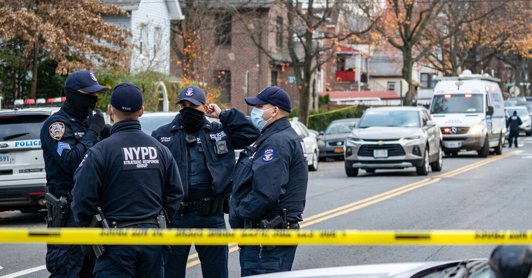 NYPD to Unvaccinated Officers: Wear Masks or Face
Discipline 1