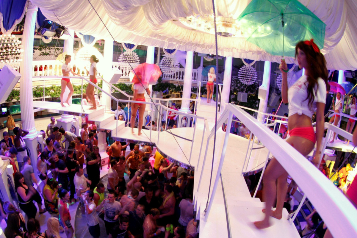 Ibiza seeks detectives to crash parties as COVID-19
surges 1