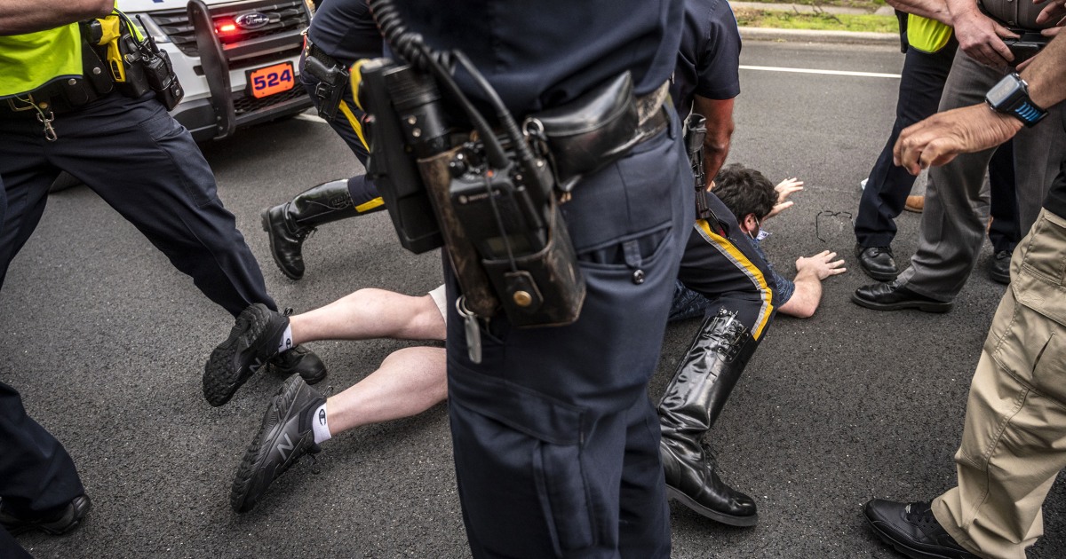 N.Y. county exec vetoes bill that would allow police to sue
protesters 1