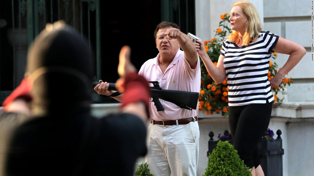 Missouri governor pardons St. Louis couple who pointed guns
at protesters 1