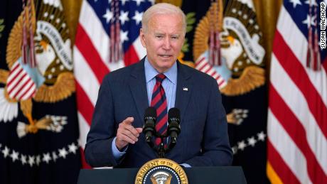 Analysis: DeSantis turns his ire on Biden instead of
Covid-19 as it rages in Florida 1