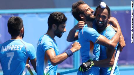 Indian men's hockey team dedicates Olympic bronze medal to
doctors, Covid-19 frontline 'warriors' 1