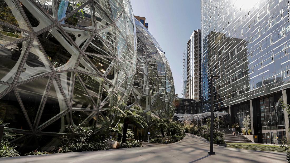 Amazon is delaying its return to office until 2022 1