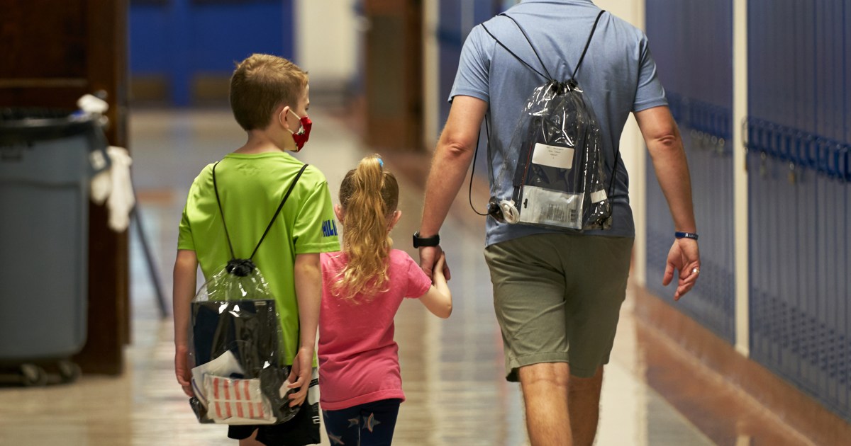 Dallas and Austin school districts defy governor's order,
will require masks 1