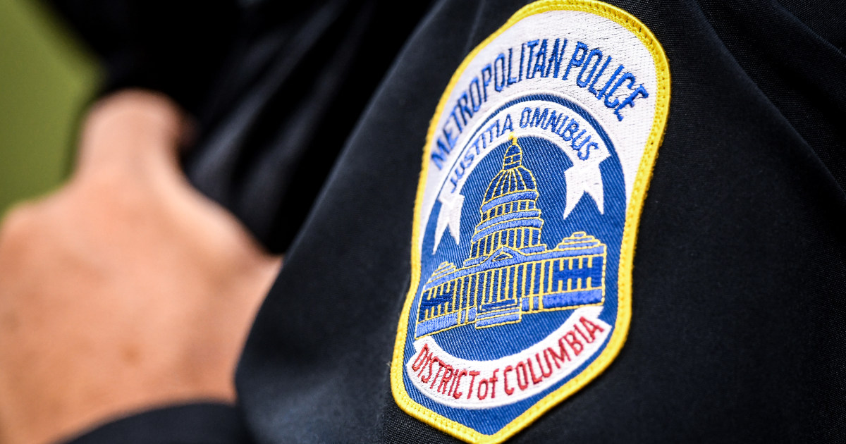 3 DC officers under investigation over video showing police
punching a man 1
